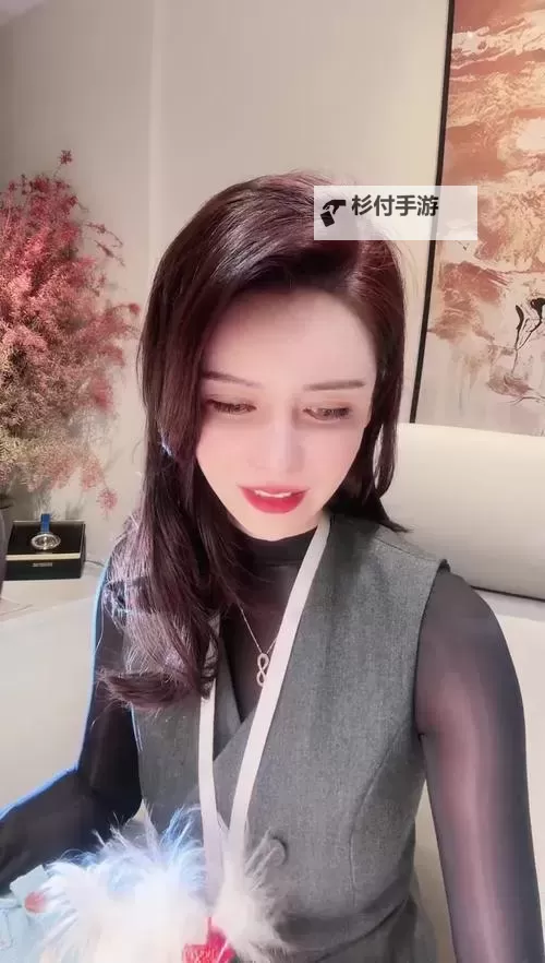 尤物蜜雪儿:她的魅力与故事解析图1