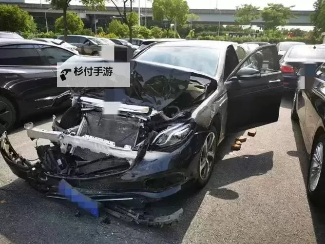 在车里被撞了八次高黄:惊险经历与反思图1