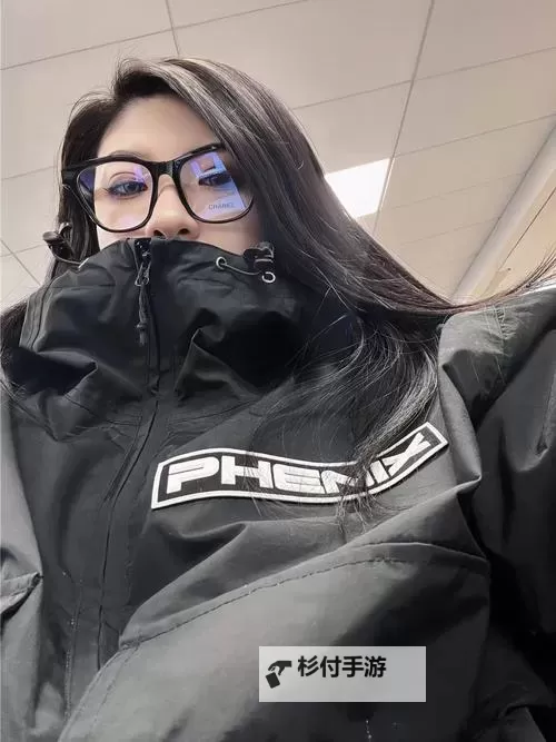 探索独特风格：综合图区自拍另类图片欣赏图1