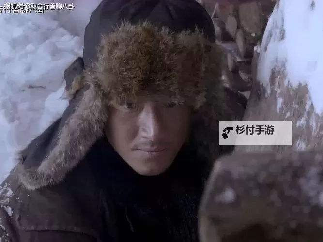 智取威虎山中的小栓子:勇敢与智慧的英雄表现图1