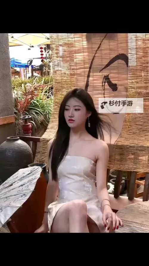 景甜激情色区二区探秘:揭开她的多重魅力图1