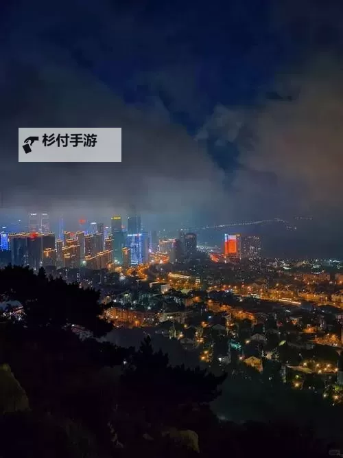 趣夜传免费看:探索都市夜色的精彩故事图1