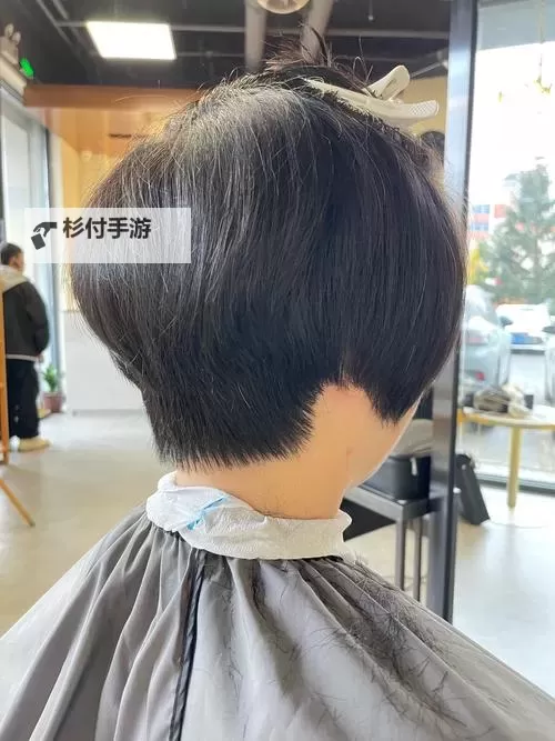 2024年最新沙宣发型推荐:打造时尚另类魅力的新趋势图2