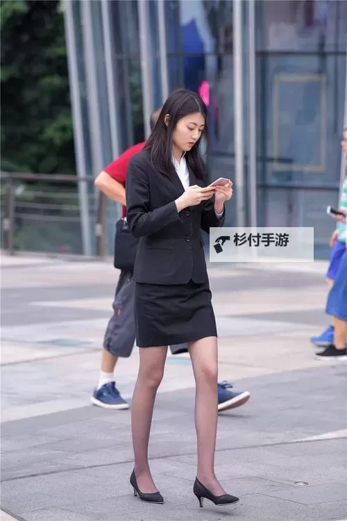 探索制服丝袜qvod：最新高清无码资源推荐图1