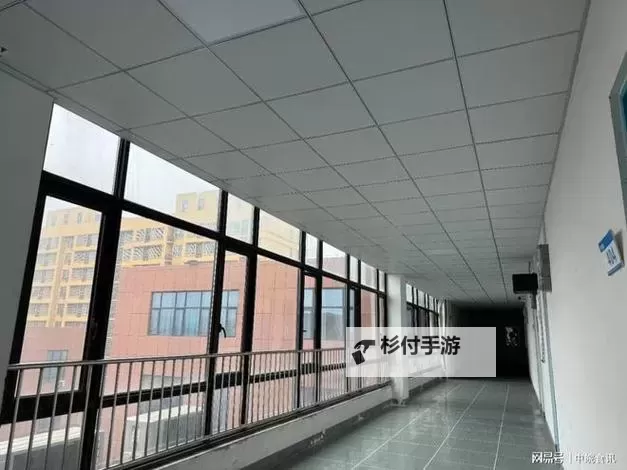 在没人的教学楼里做的静谧与思考图1