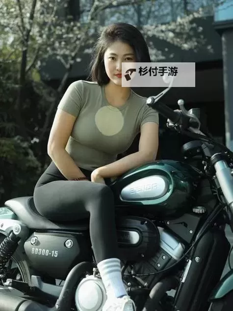 天天色天天爱：雨后城市的光影与爱恋图1