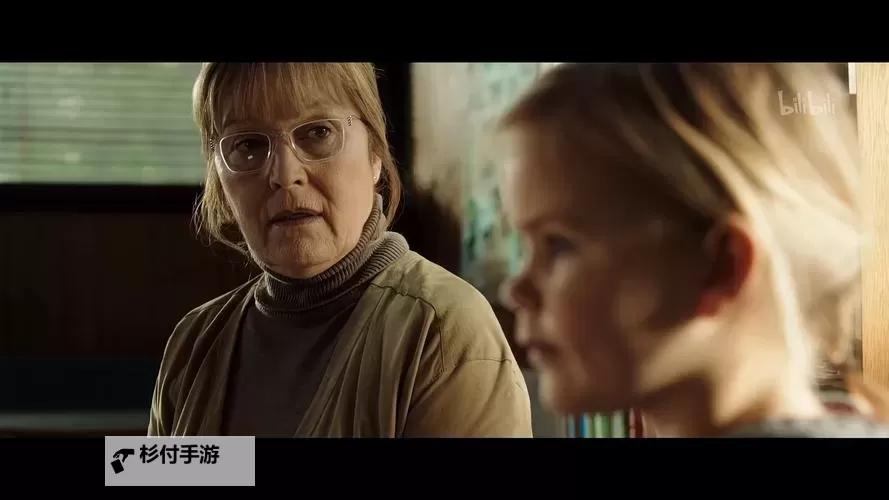 光影与语言的对话：最好的中文字幕视频漫游记图1