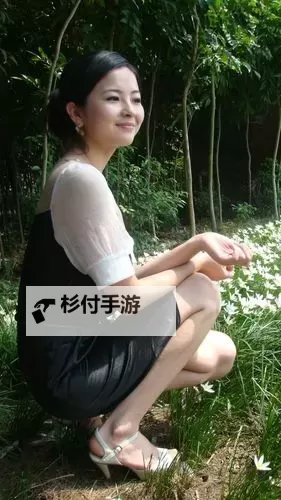 灯下的低语在妻友社区在线里回响图1