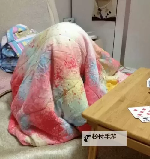 夜幕下的赌桌日记：打扑克全部程不盖被子图1