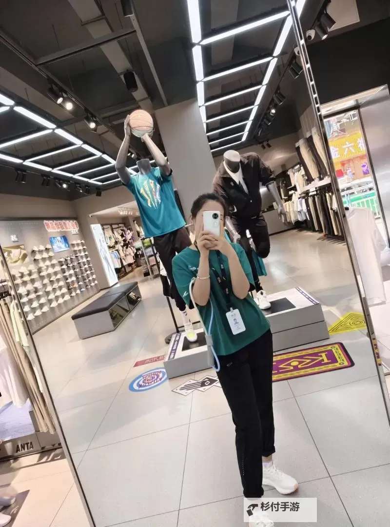 在裙子里面运动的风:城市记忆的回响图1